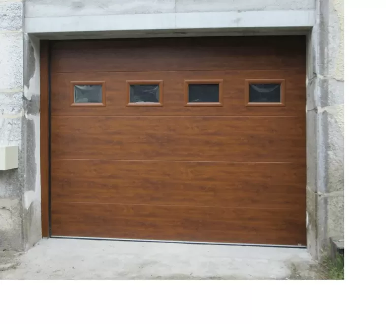 Pose et installation d'une porte de garage à Tullins, Tullins, Zabatta Menuiserie