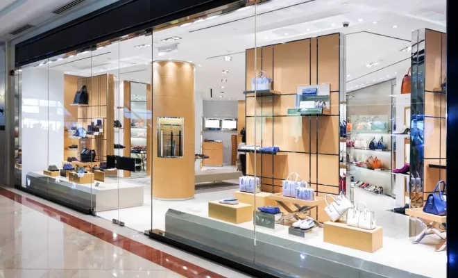 Pose de vitrines de magasins, Tullins, Zabatta Menuiserie
